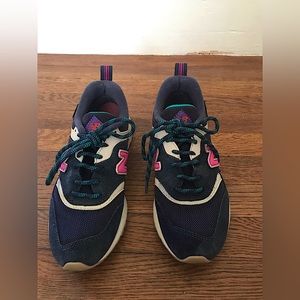 New Balance 997H Women’s sneaker navy and pink fashion trendy sneakers CW997HOC